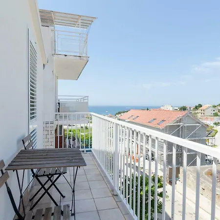 Marija Jug פרימוסטן